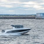 Как выбрать катер: основные критерии и советы для правильного выбора